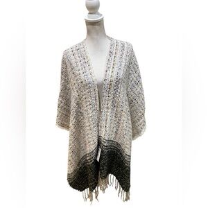 NWT Shiraleah Chicago ivory black Watts Cape fringe hem nubby knit one size